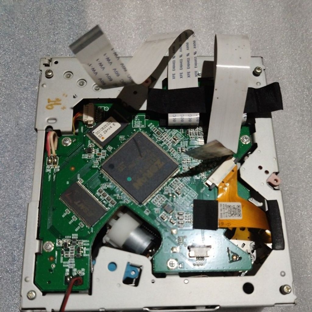 Mekanik dan Mpeg DVD chipset ZORAN ZR36966ELCG