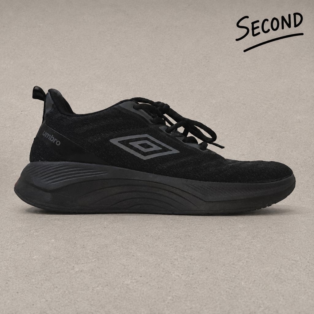 Sepatu  Umbro Full Black Second  Size 41 26cm