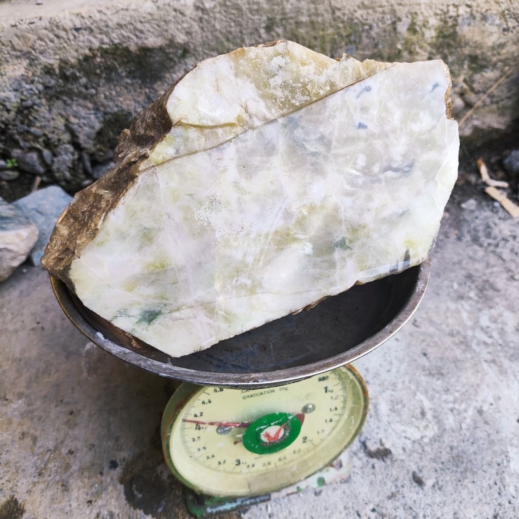 Batu giok putih white jadeite jade 4kg