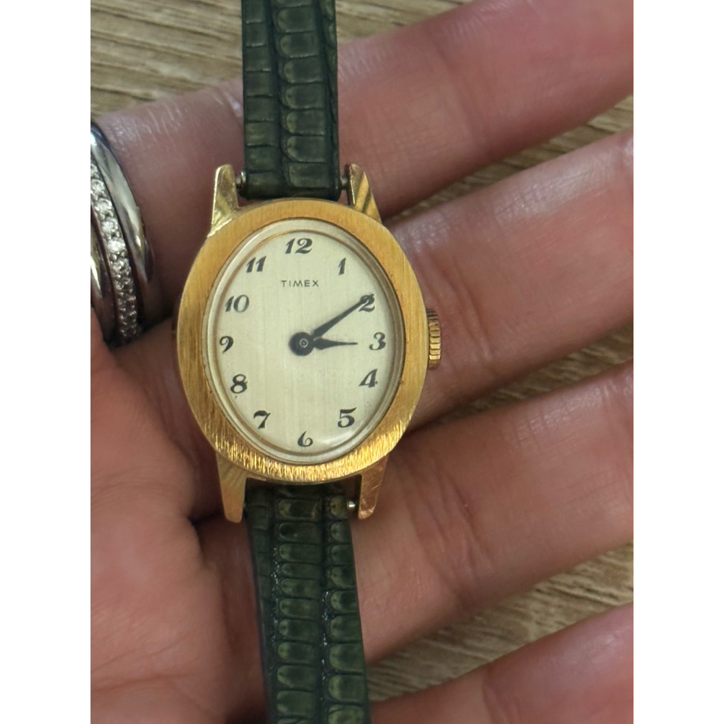 Timex Ladies Watch. Manual Dial. Strap kulit.