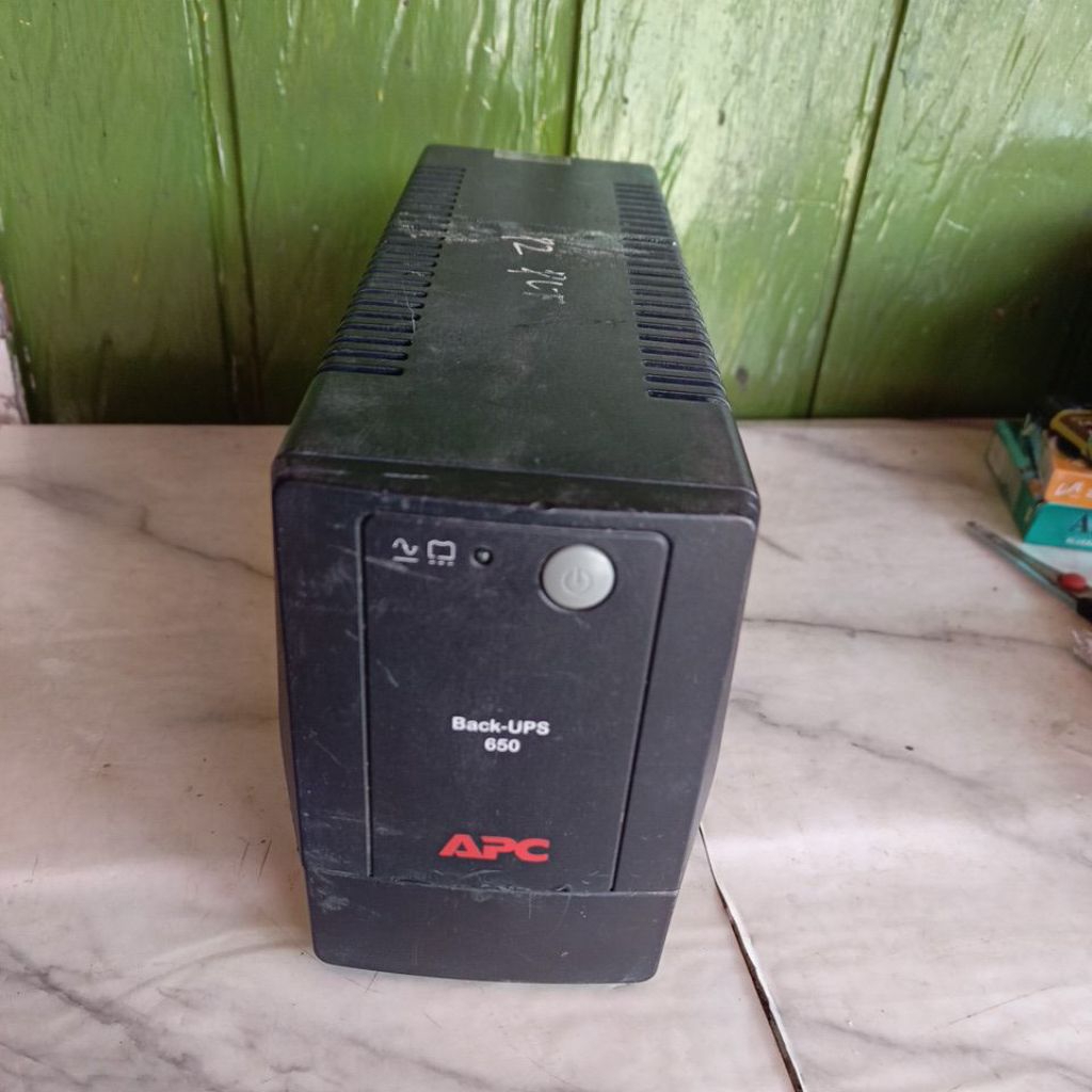 APC Back-UPS 650VA, 230V, AVR, Universal Sockets UPS - BX650LI-MS ( BEKAS NORNAL)