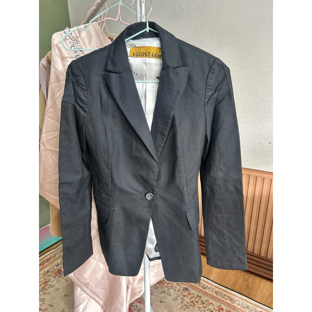 Blazer hitam egoist