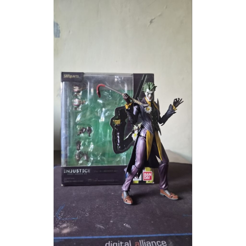 Joker injustice SHF ori bukan mafex, bukan mezco, bukan mcfarlane