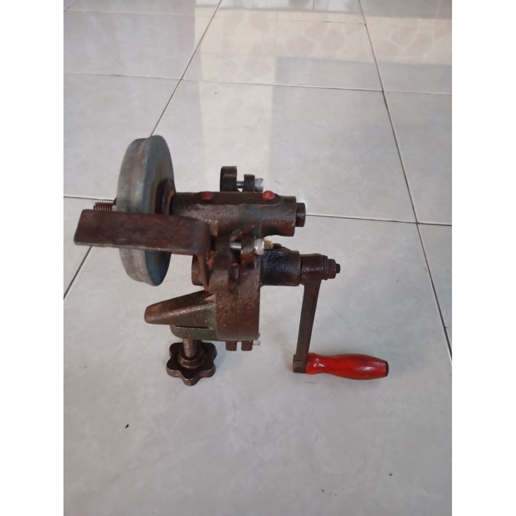 vintage gerinda tangan manual lawas