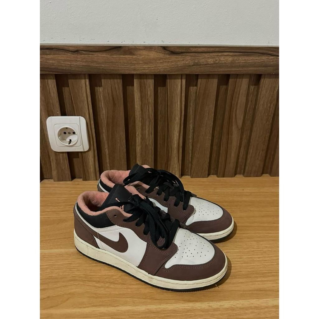 nike air jordan 1 low SE mocha