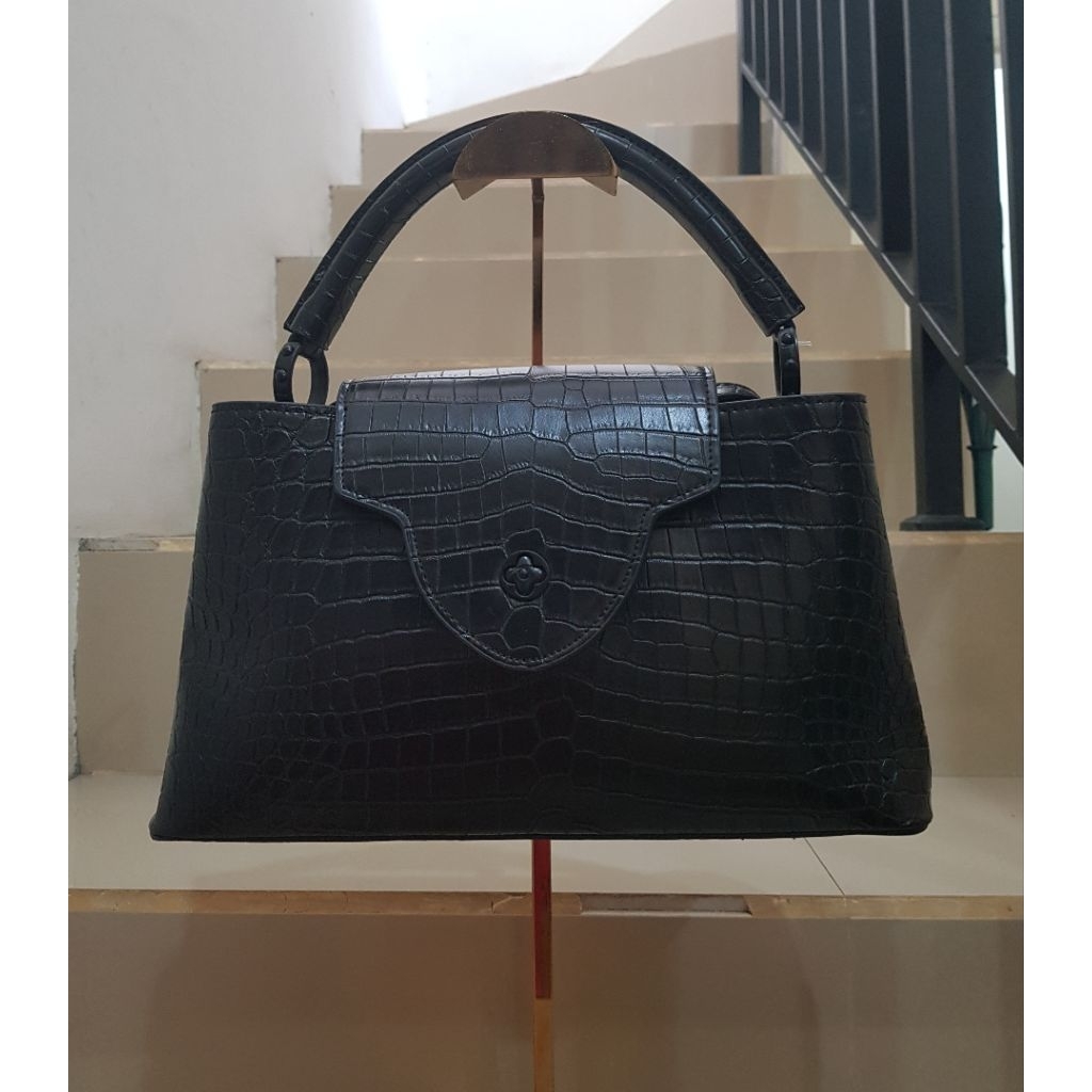lv capucines croco