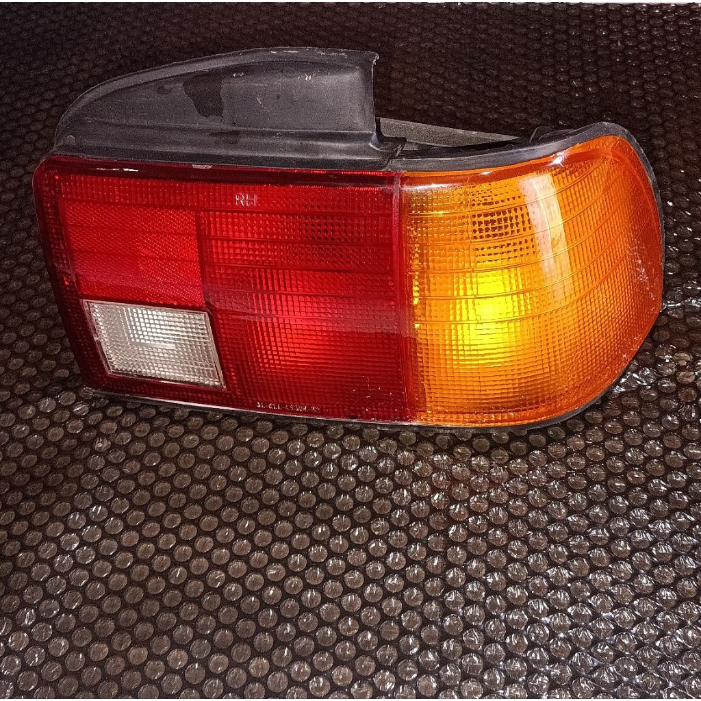 Lampu belakang DAIHATSU Charade classy kanan