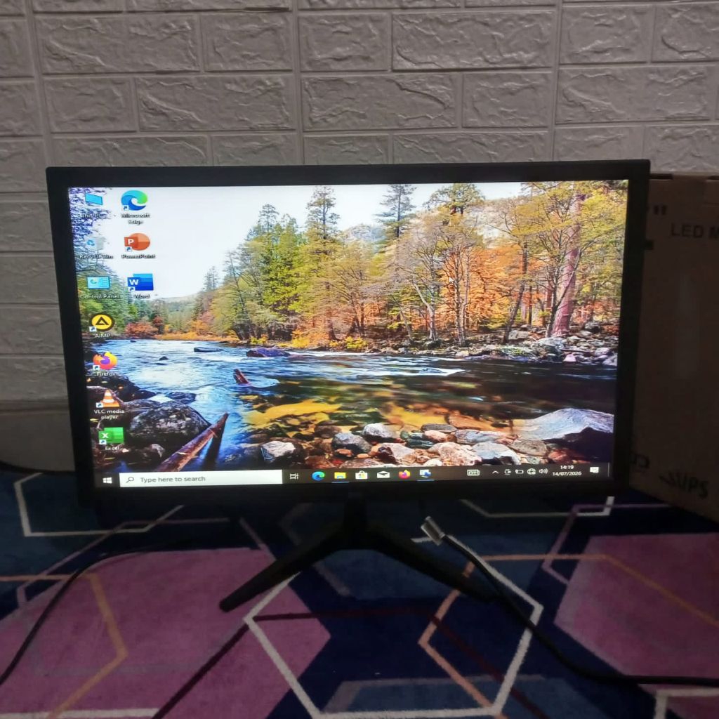 Monitor 27 inch normal bagus jernih