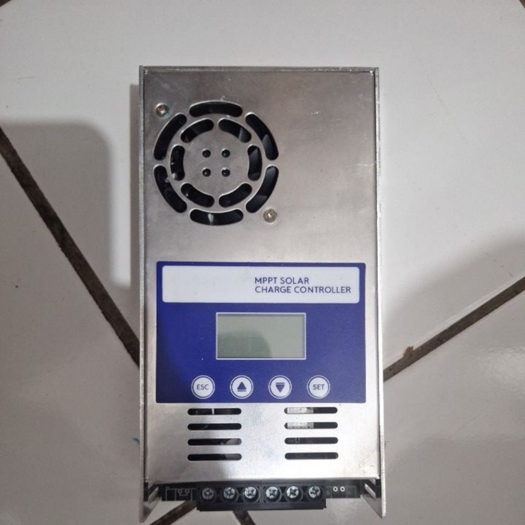 MPPT SOLAR CHARGE CONTROLLER