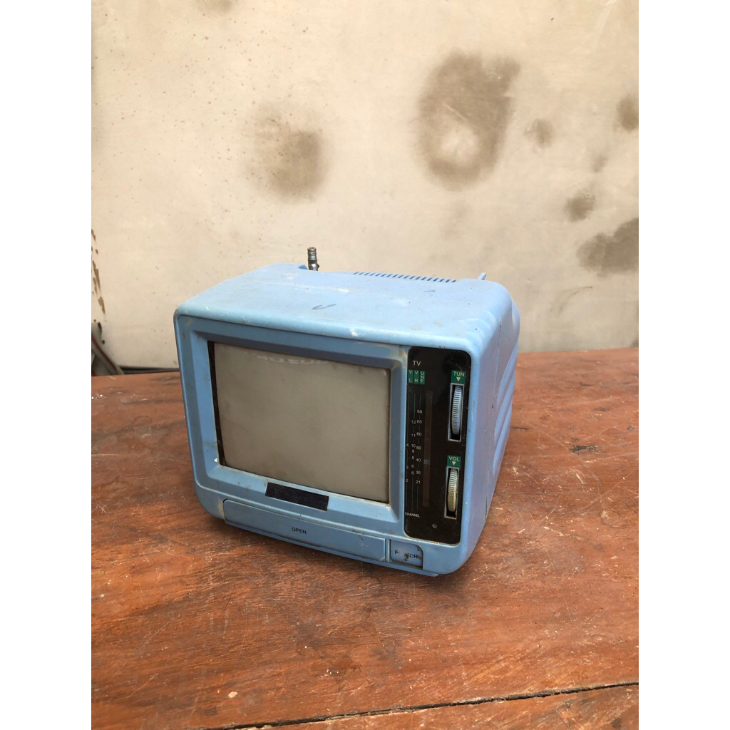 original Tv mini jadul warna biru muda