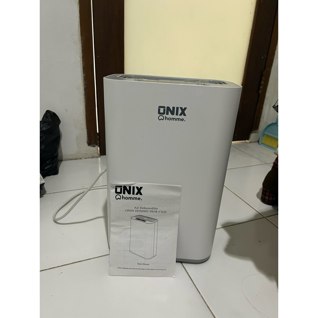 Air Dehumidifier ONIX Kapasitas 2.5L