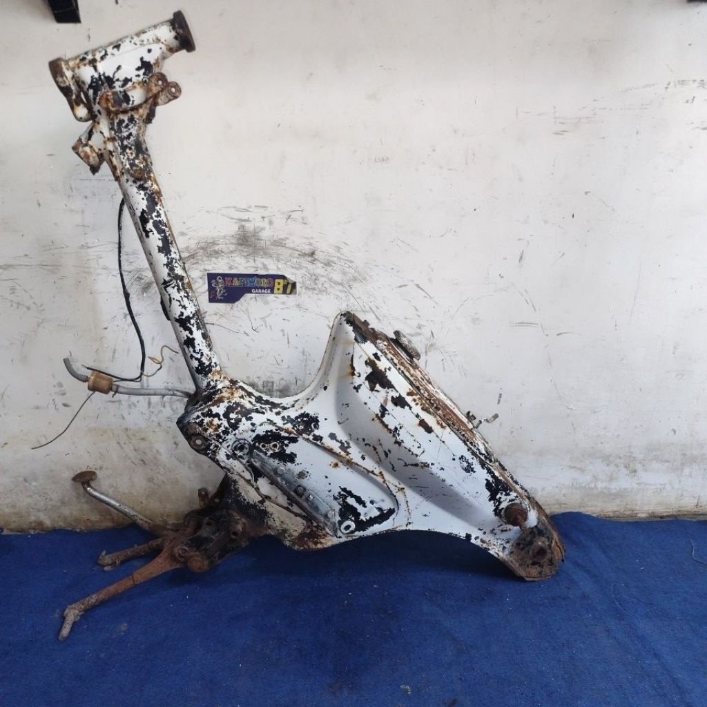 rangka Honda c700 supercup