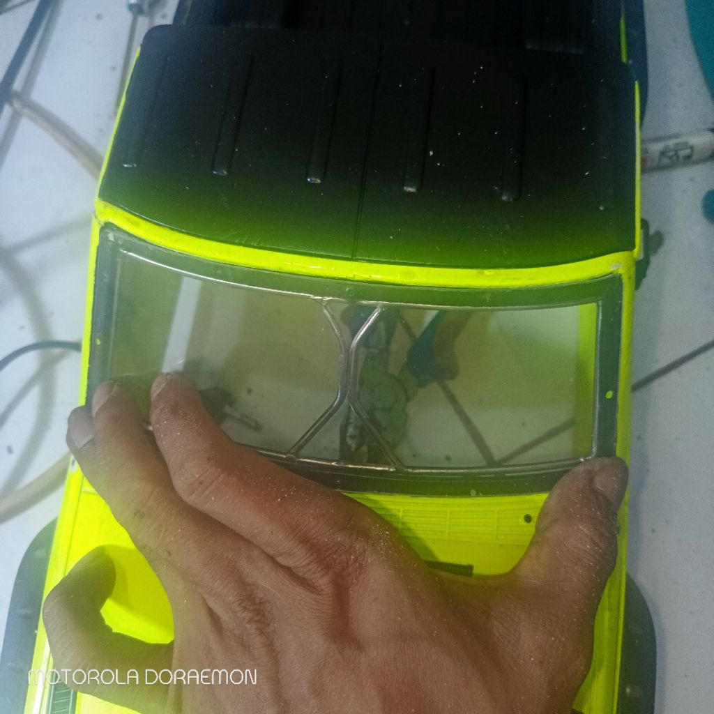 kaca RC cherokee 1/10