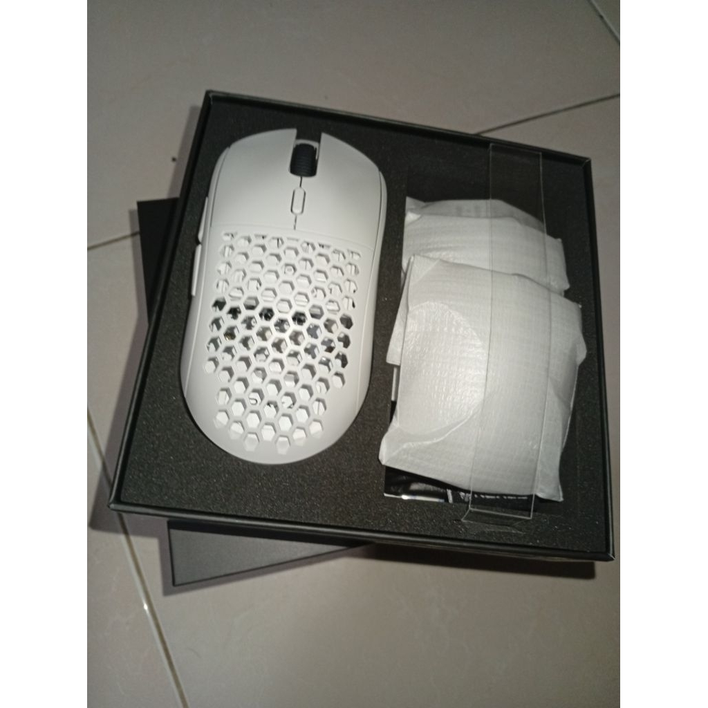 Rexus gaming mouse daxa air 4 /  iv wireless white putih casing mint (preloved 98%)