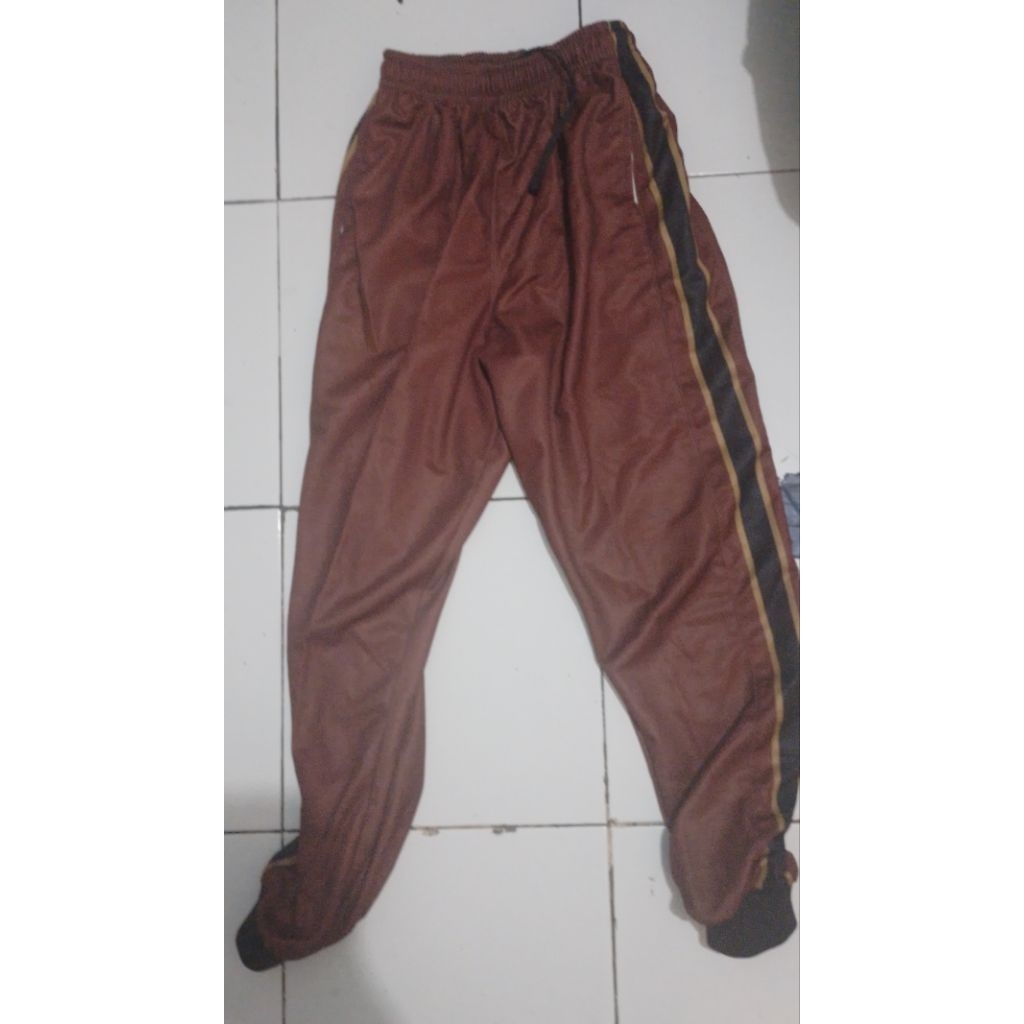 celana training preloved
