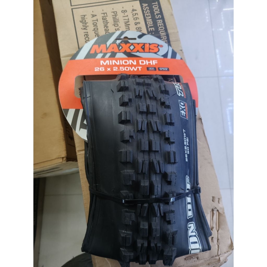 Ban luar maxxis DHF 26X2.50WT