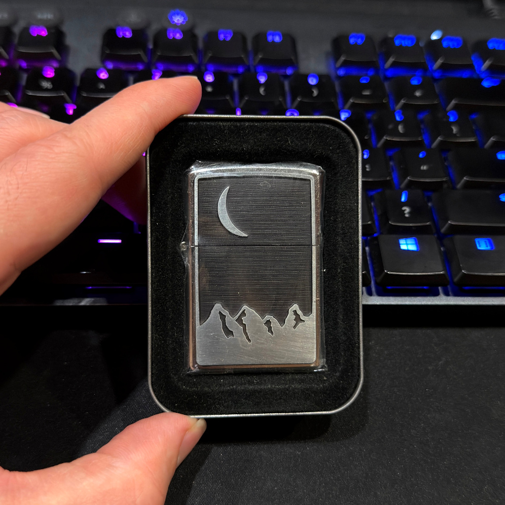 Zippo Marlboro MOON OVER MOUNTAIN very rare brand new original 100% made in USA