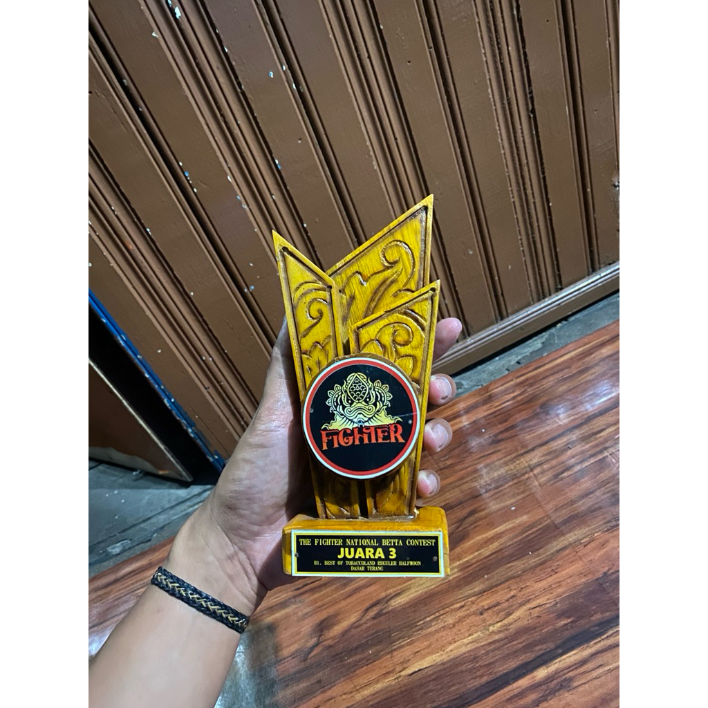 Piala cupang ukir kayu Mewah
