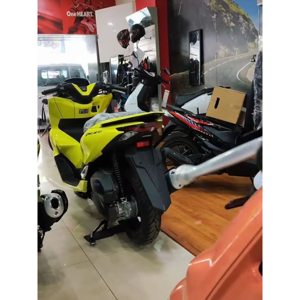Honda PCX 160 ABS yellow 2026 - OTR Jabodetabek