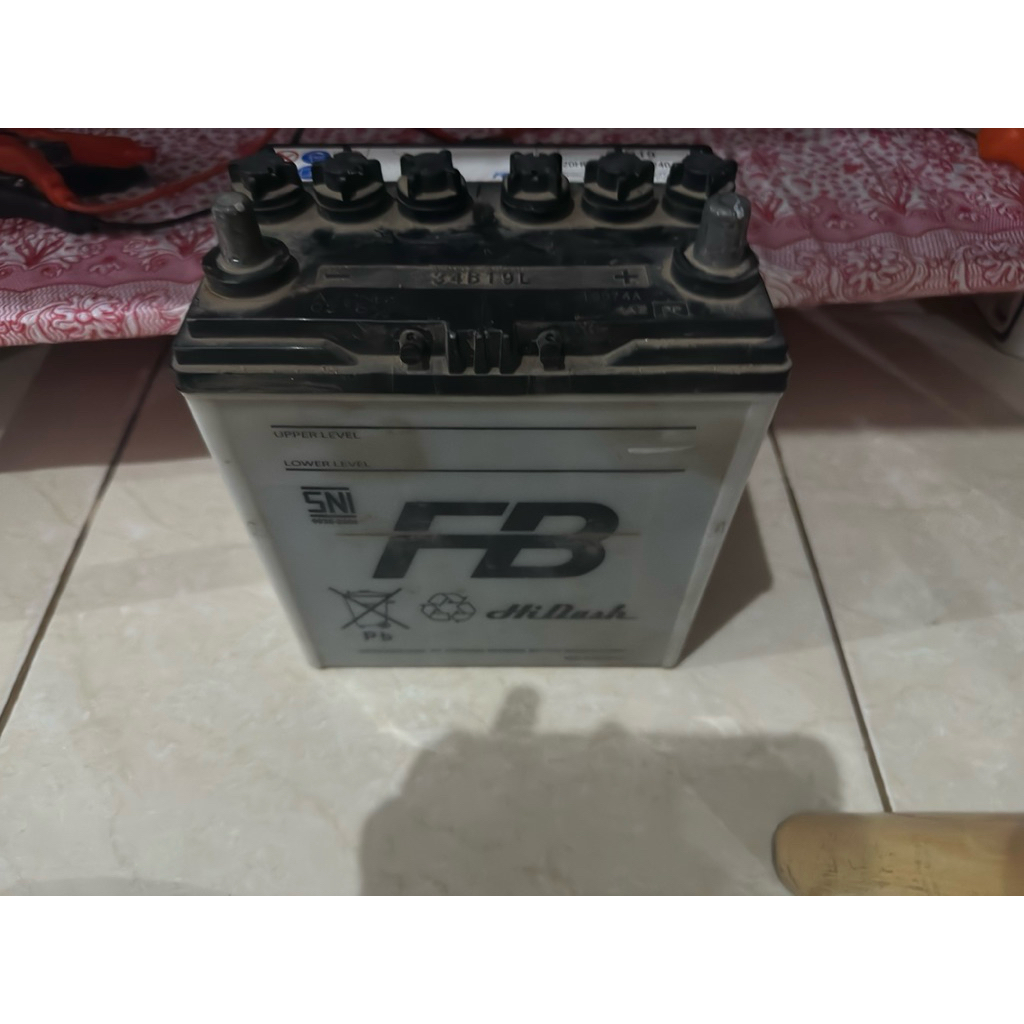 aki basah mobil 12v kondisi bagus bekas