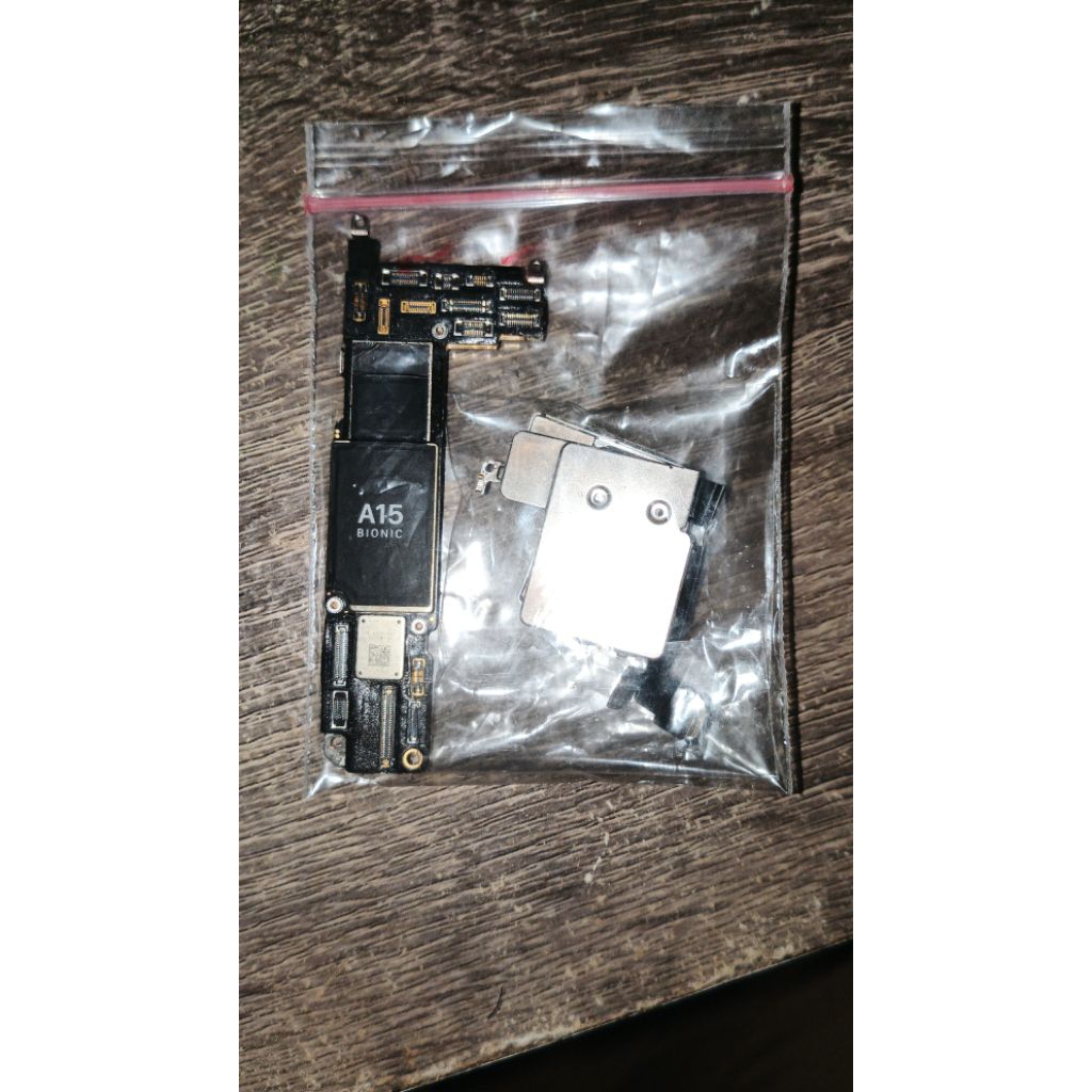 Mesin Dan Kamera Belakang iPhone 13 Basic