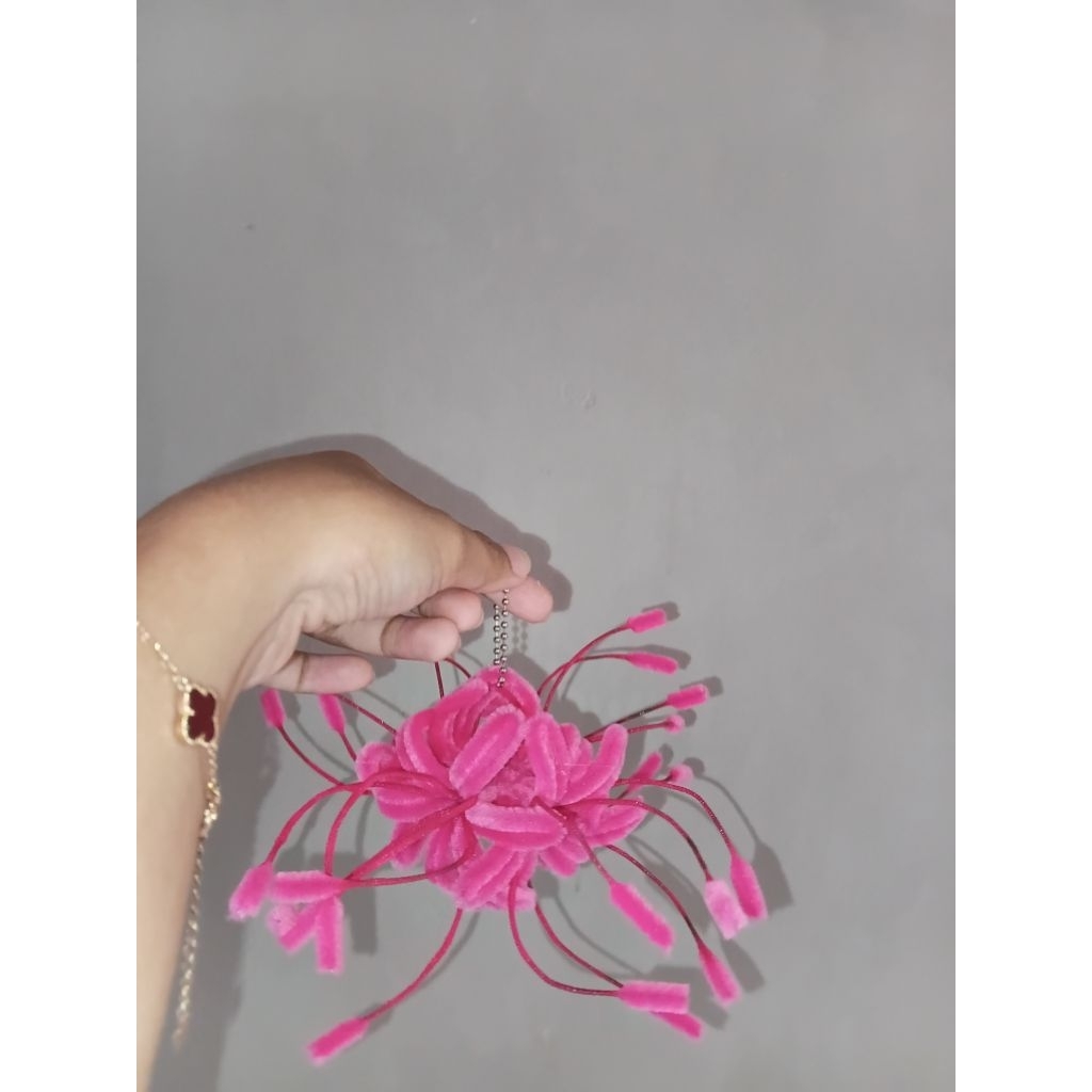 Keychain / Bagcharm / Gantungan kunci spider lily 4 kelopak