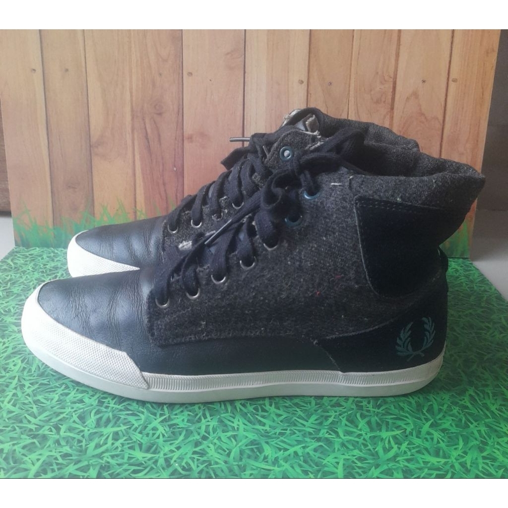 Sepatu Fred Perry size 39-40