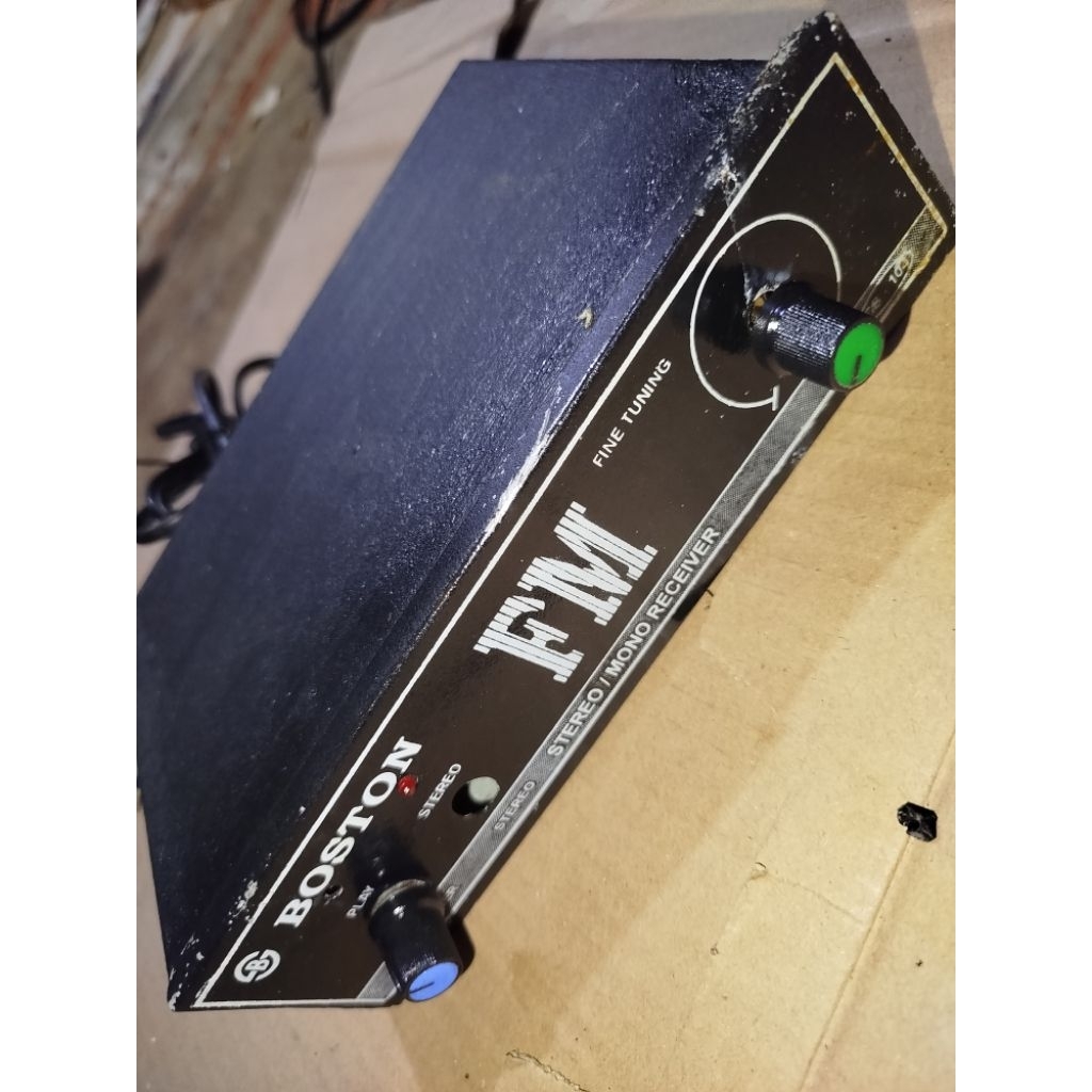 Tuner fm dan box belum ada amplifiernya