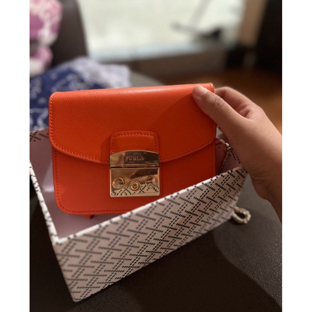 preloved / second furla Metropolis Mini Crossbody Bag peeloved