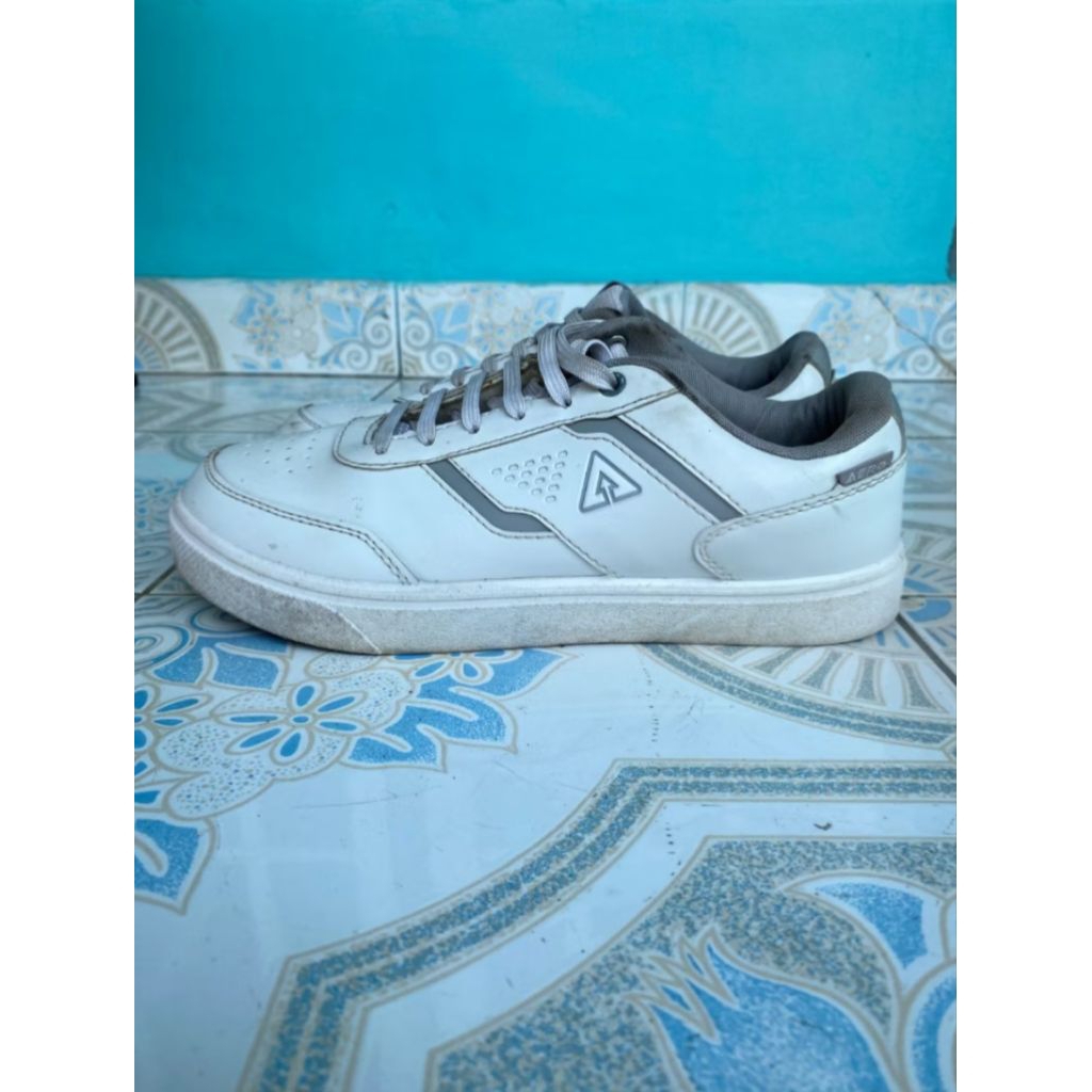 Aerostreet Tokyo putih abu ORIGINIAL [PRELOVED]