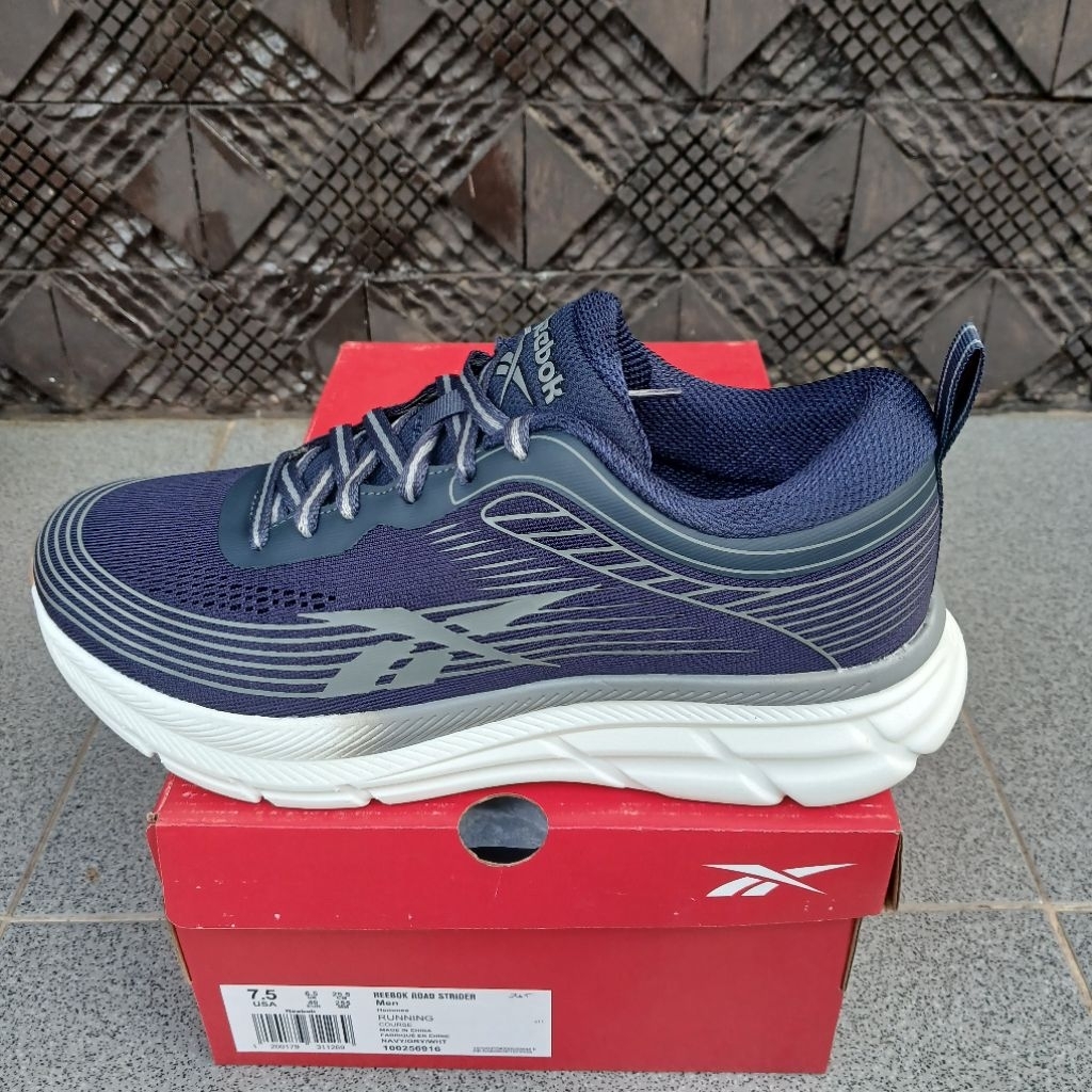 Reebok Road Strider Running mens shoes Original
