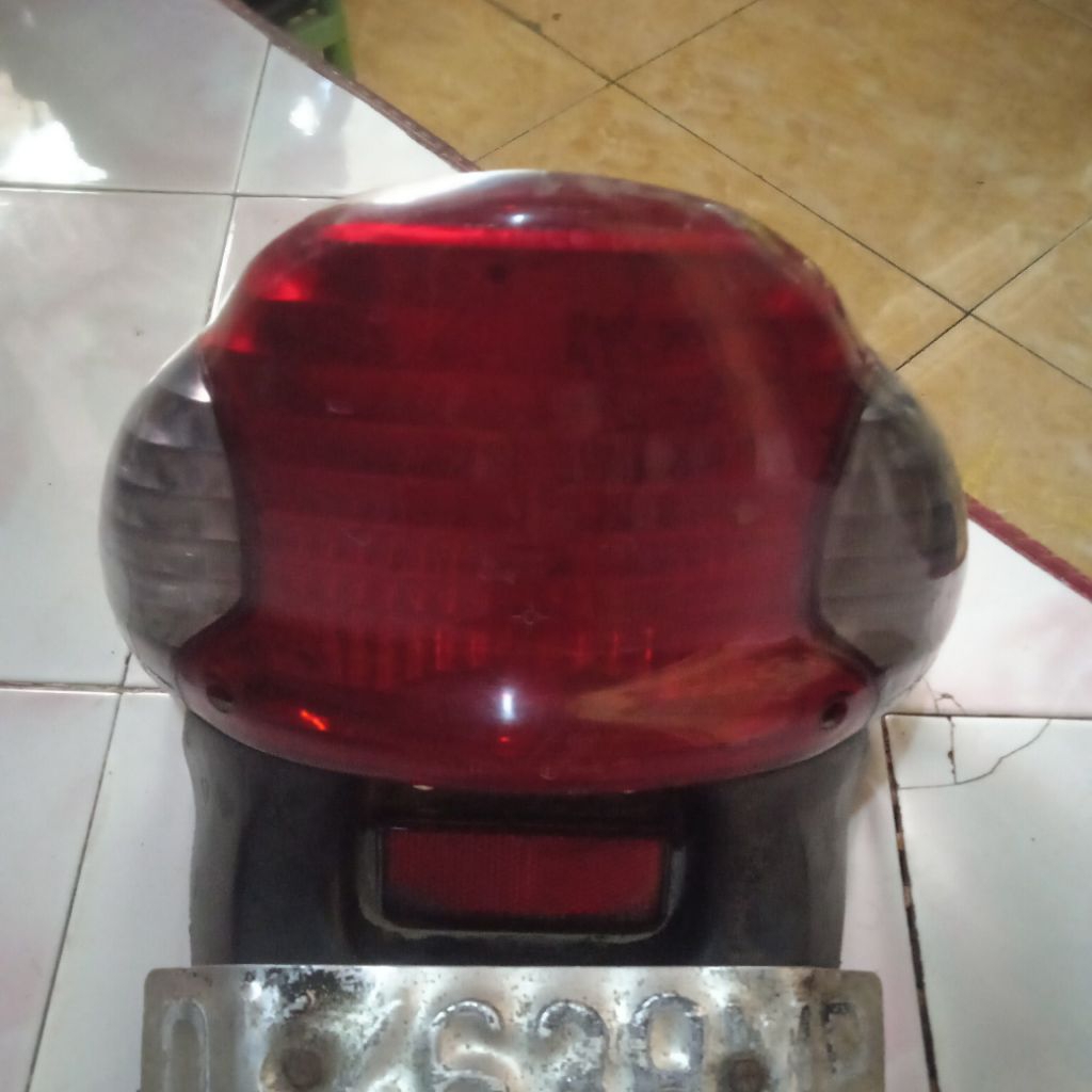 LAMPU STOPAN BELAKANG KYMCO EASY 110 ORIGINAL COPOTAN