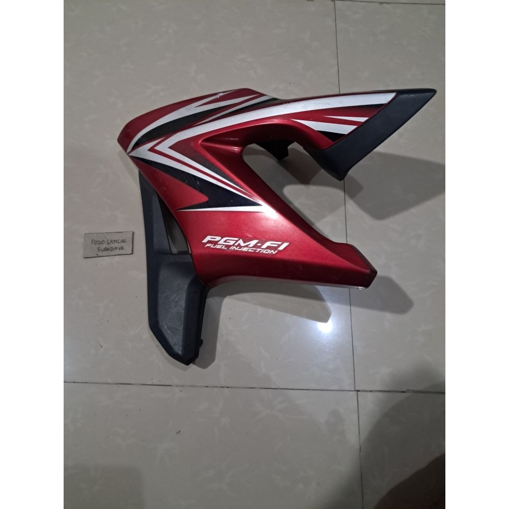 sayap kiri cover tangki cb 150R old original merah maron