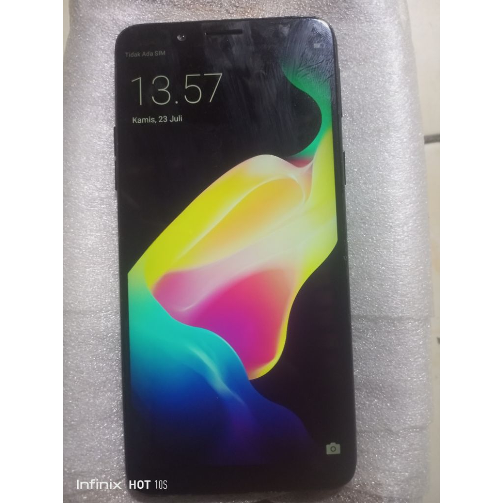 Oppo f5 ram4/64 siap pakai jangan tanyakan minus nya apa hp normal siap pakai batrai awet jaringan s