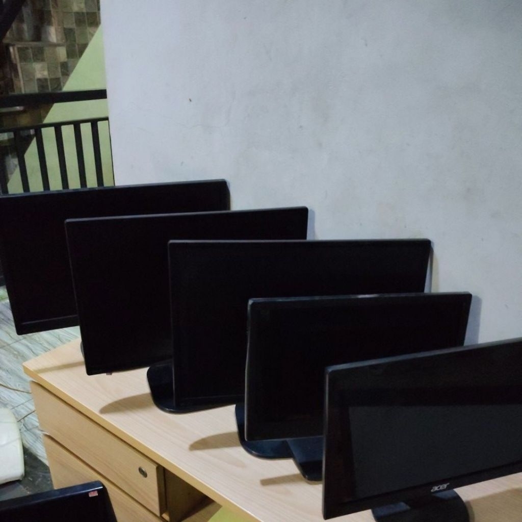 MONITOR KOMPUTER BEKAS NORMAL MURAH SIAP PAKAI