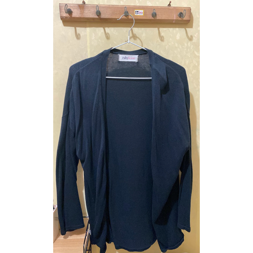 Rubylicious Cardigan Wanita Hitam – Preloved
