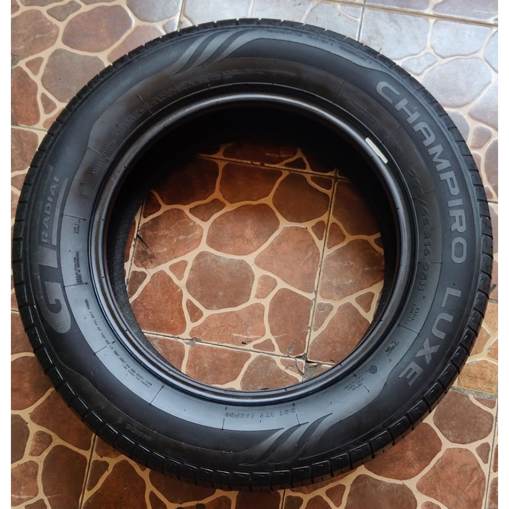 ban mobil ring 16 - 205 / 65 GT radial Champiro Luxe original
