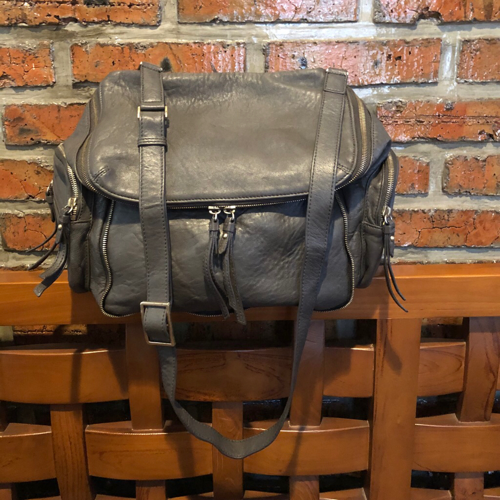 Finn Esker  tas selempang kulit asli Preloved