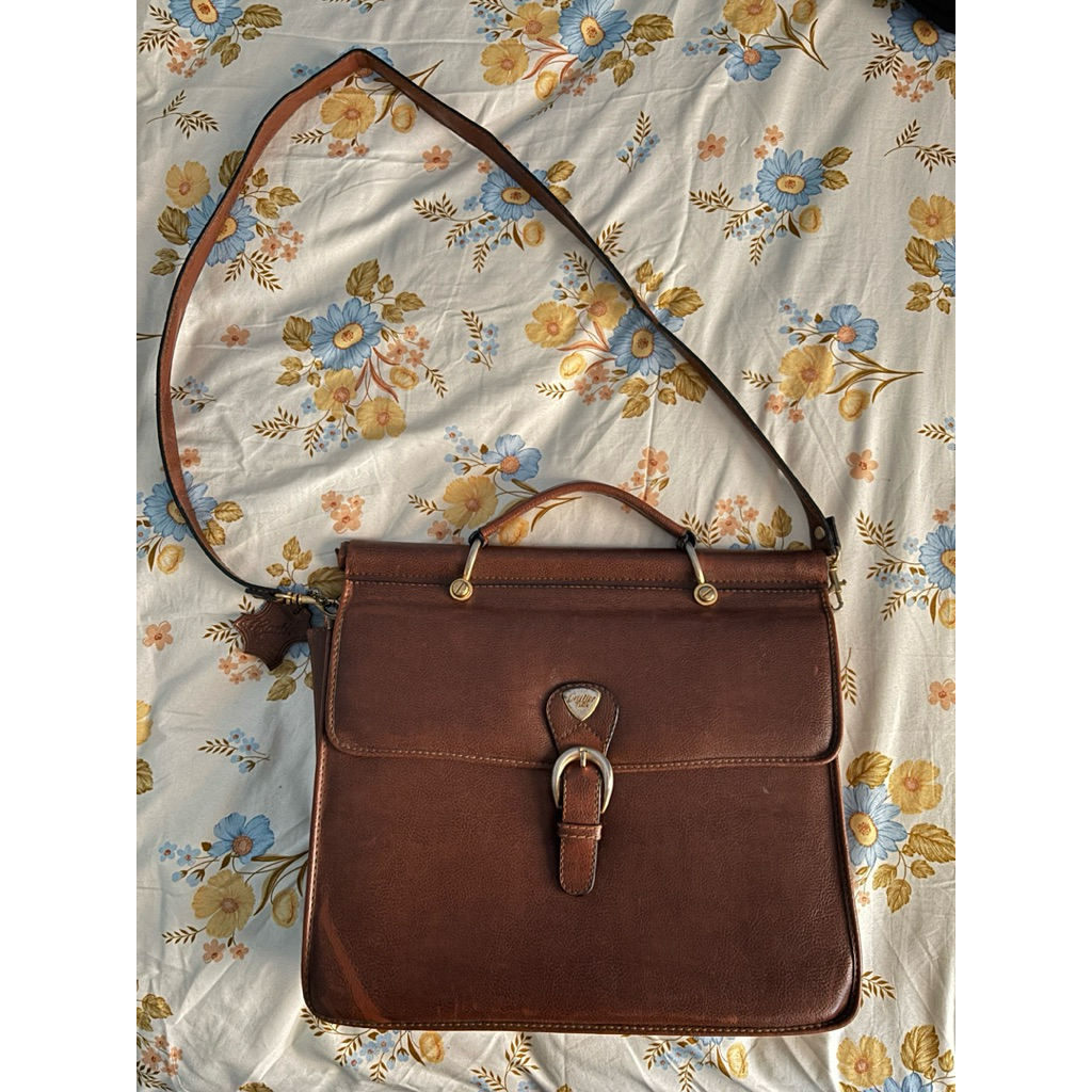Sling Bag kulit merk Cartier