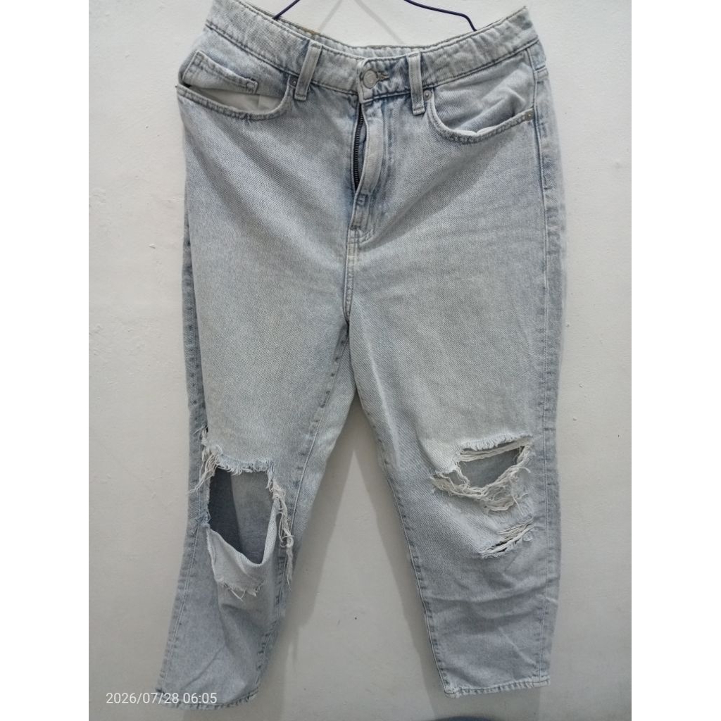 Loose mom jeans Preloved