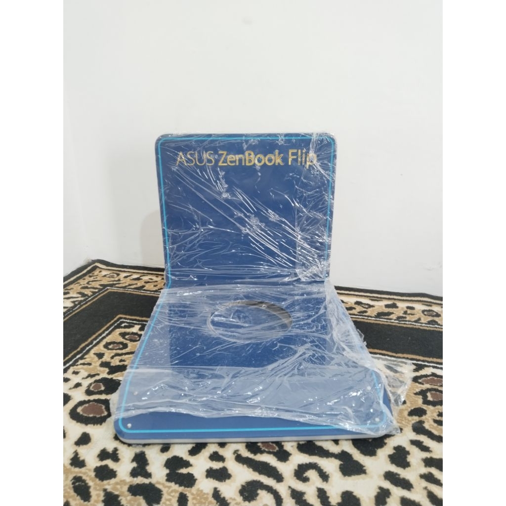 meja display LED ASUS ZENBOOK Flip