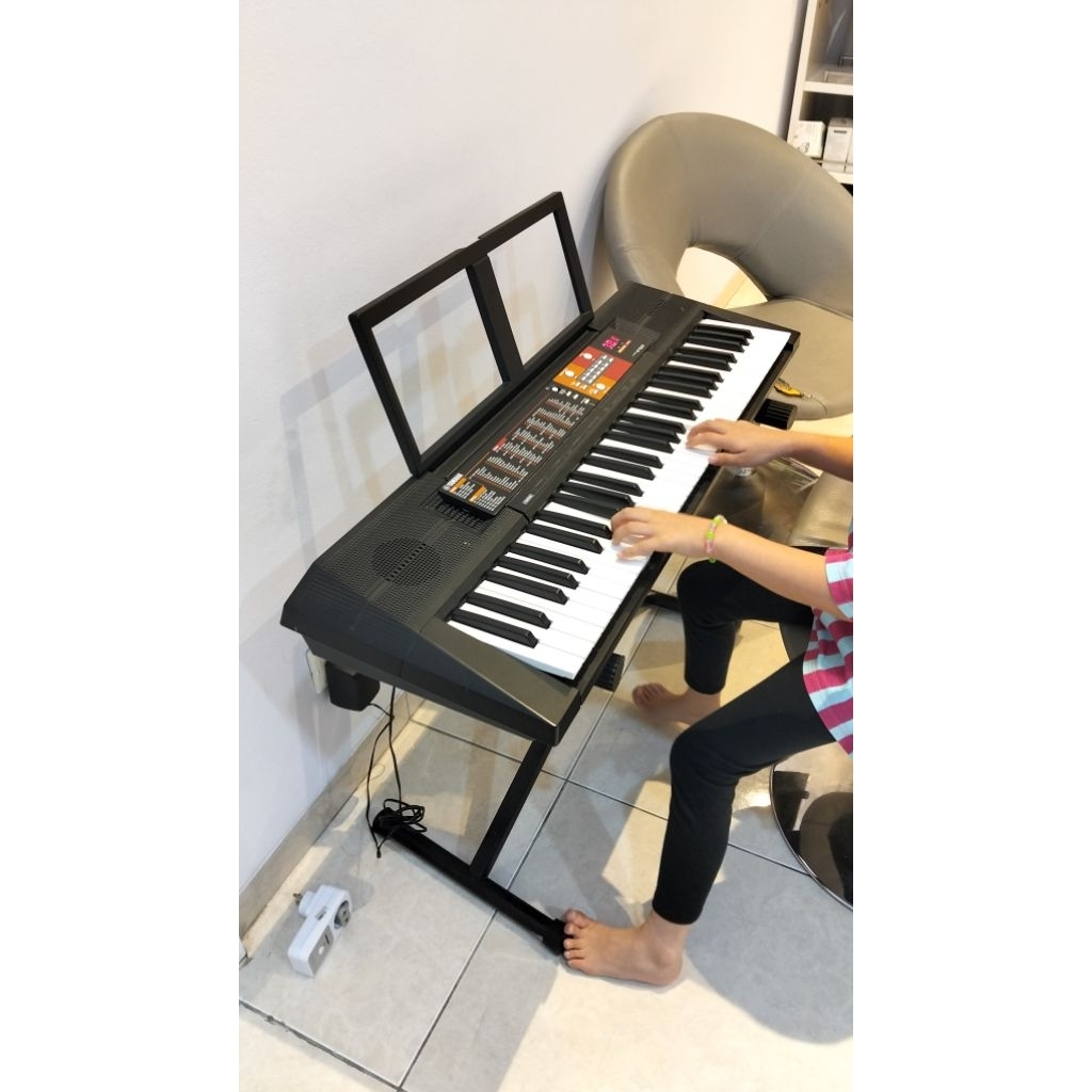 Keyboard music piano Yamaha PSR F51 kondisi bekas seken second seperti baru mulus