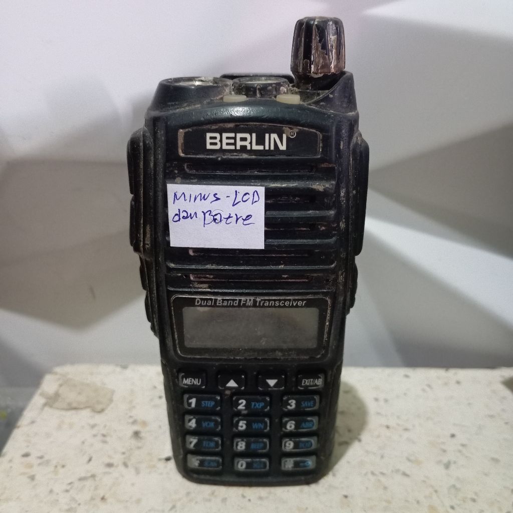 HT BERLIN FM-UV82 Dual Band VHF UHF 5W Second Minus LCD No Baterai Handy Talky Part/Servis