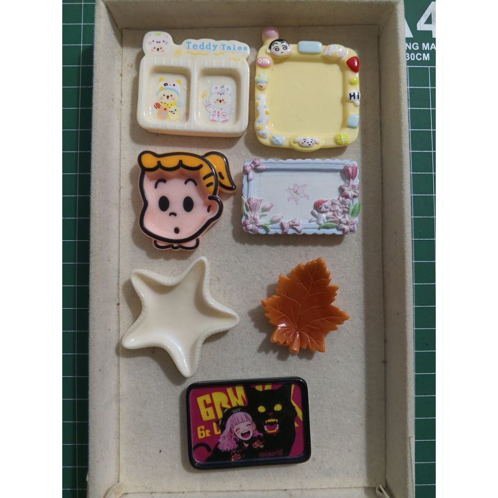 miniatur piring sinchan, bear, dan lain-lain