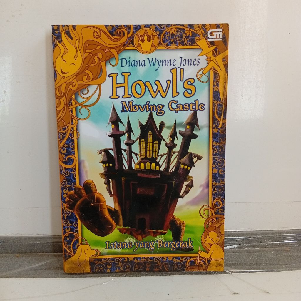 Buku novel Istana yang Bergerak Howl's Moving Castle