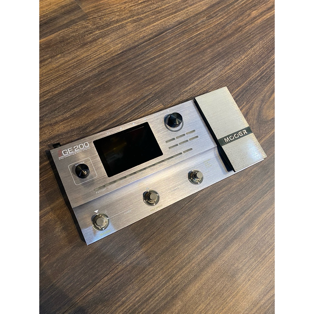 Mooer GE200 Amp Modeling & Multi Effects Processor