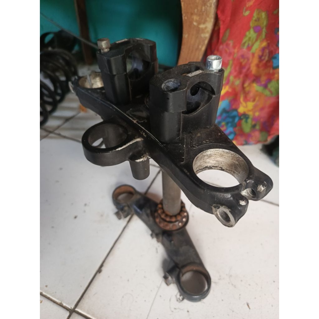 segitiga atas set raiser honda cbr 250r kyj k33