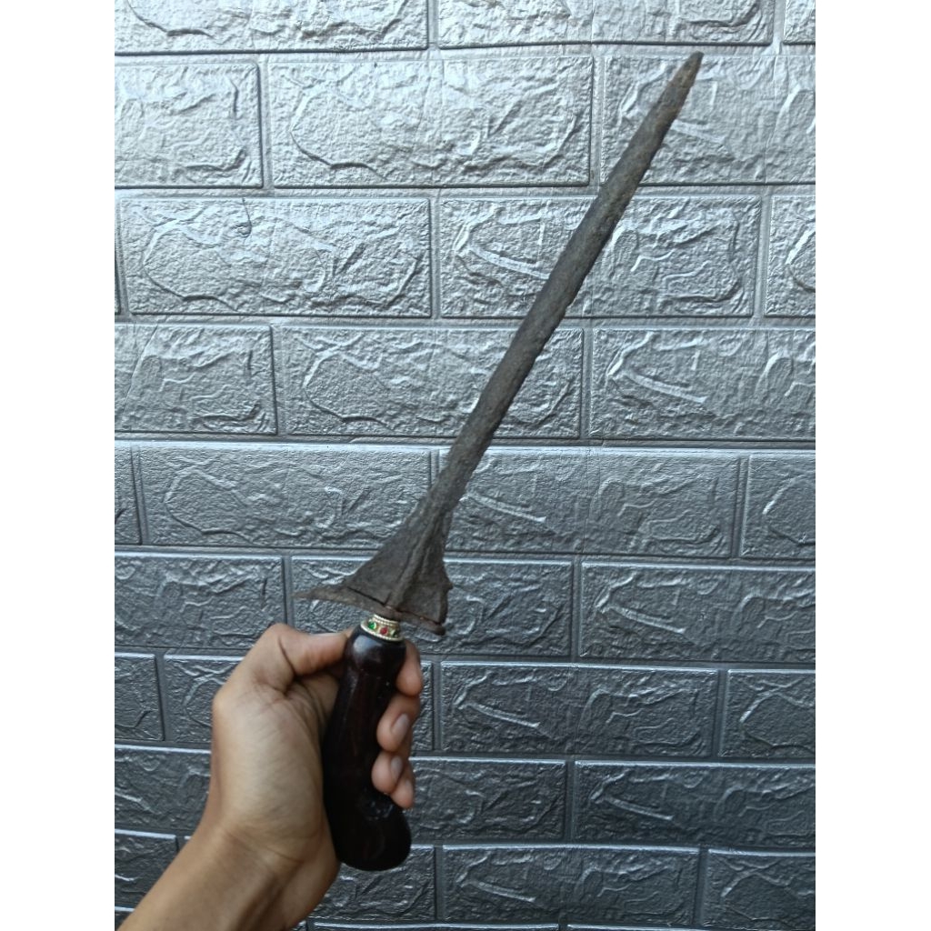 Keris Sinom Robyong