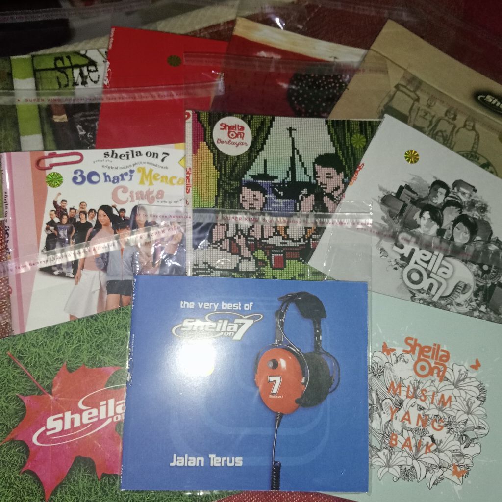 [SEPAKET] 10 ALBUM CD SHEILA ON 7 - SHEILA ON 7, KISAH KLASIK, 07 DES, PEJANTAN TANGGUH, 30 HARI MEN
