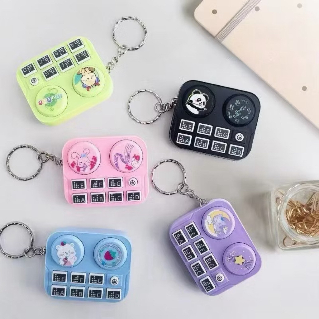 Gantungan Kunci Mini DJ Controller - Model Realistis untuk Pecinta Musik